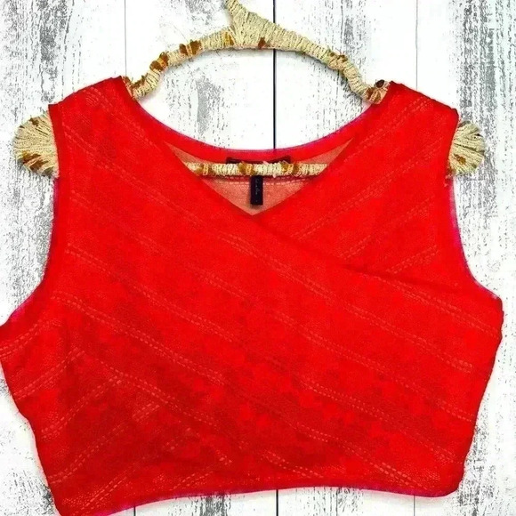 BCBGMaxAzria Tops - BCBG Maxazria Ivanna Hibiscus Crop
Top Red Lace